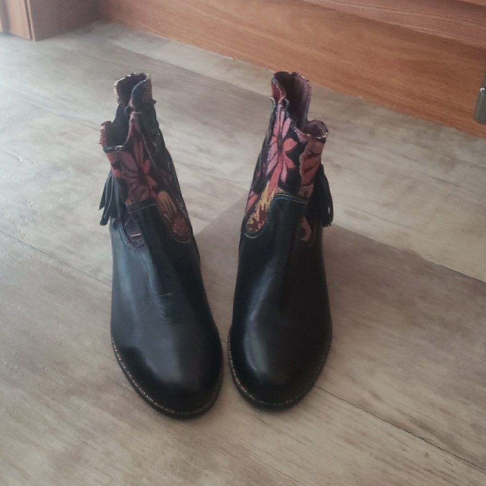 Pink and Black Ankle Booties with Textured Finish and Zipper